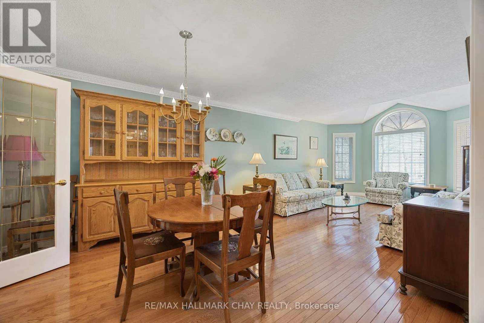 7 PINEVIEW DRIVE