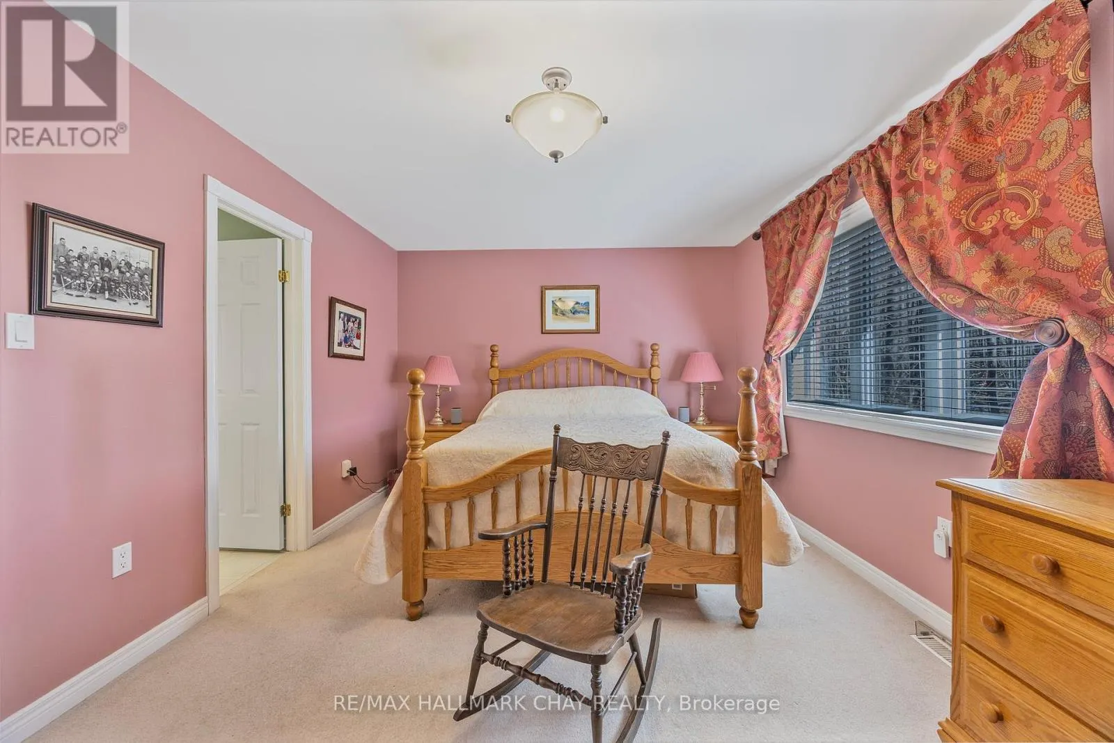 7 PINEVIEW DRIVE