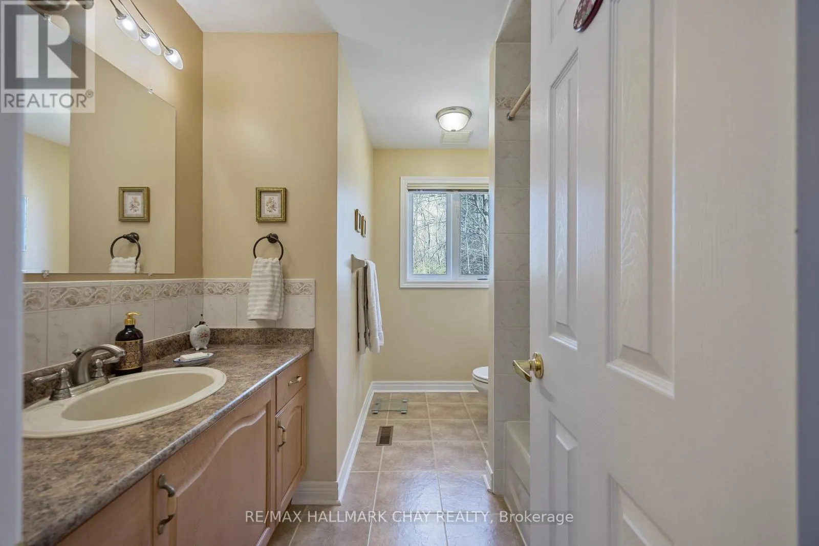 7 PINEVIEW DRIVE