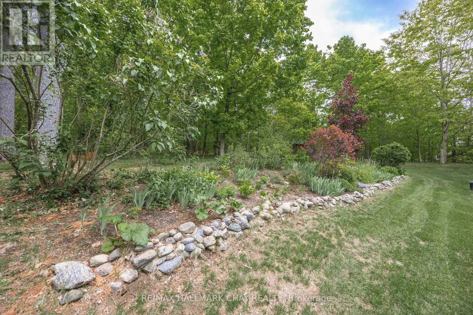 7 PINEVIEW DRIVE