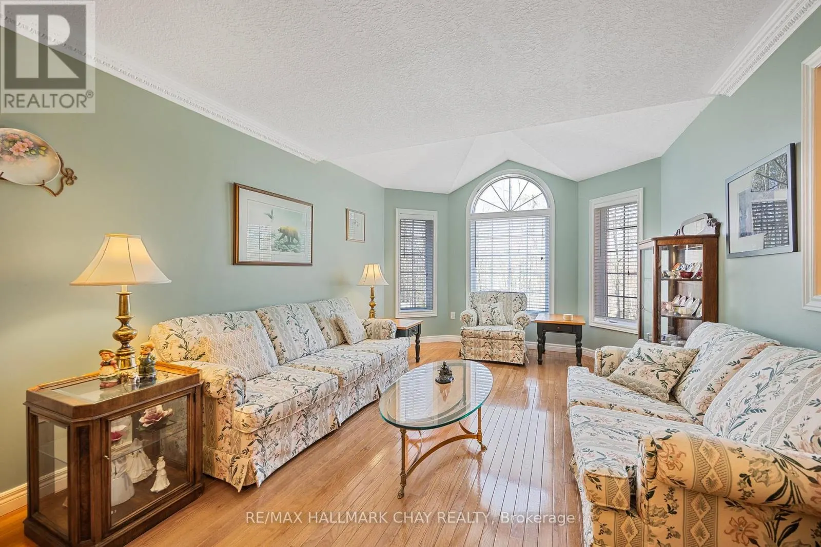 7 PINEVIEW DRIVE