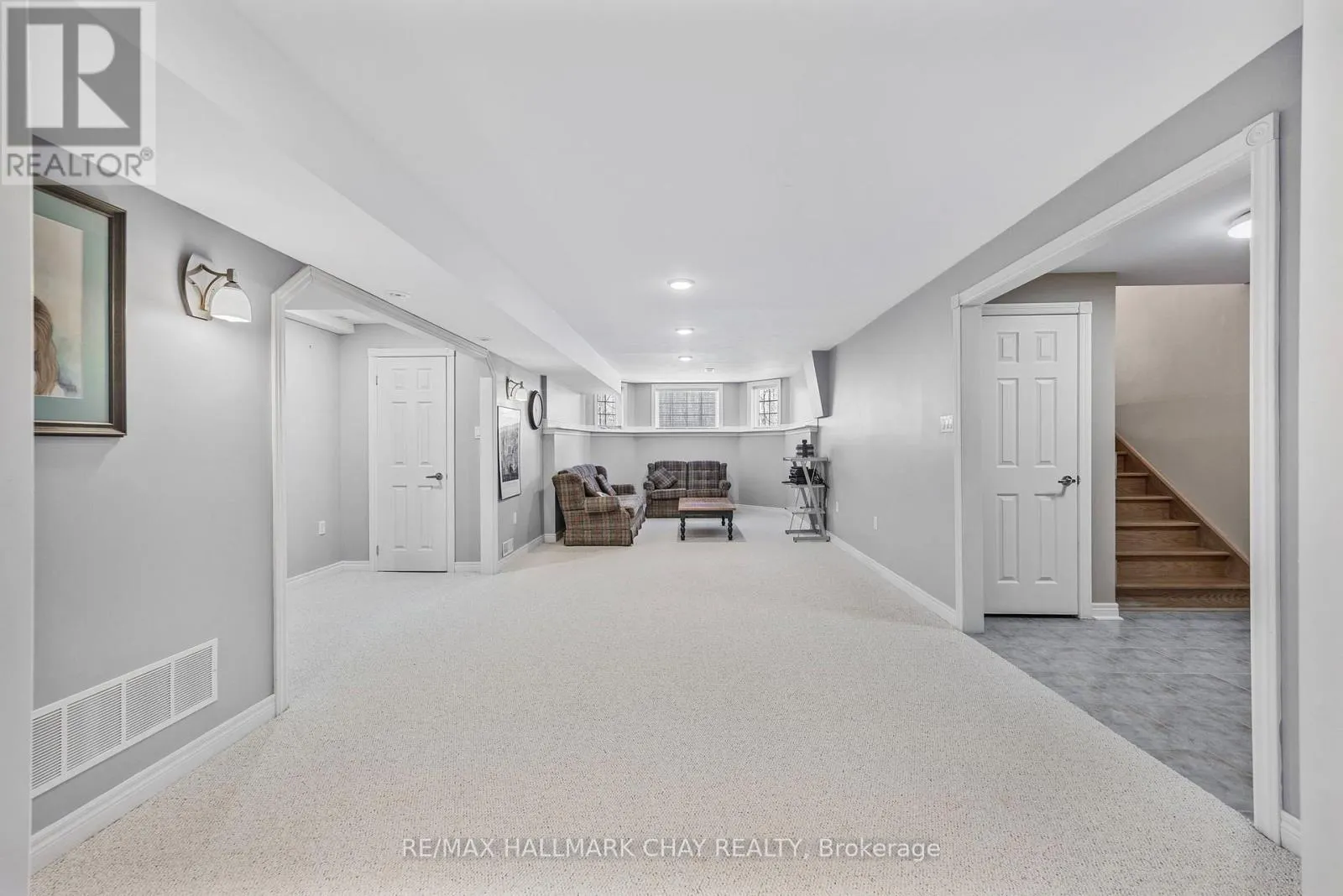 7 PINEVIEW DRIVE