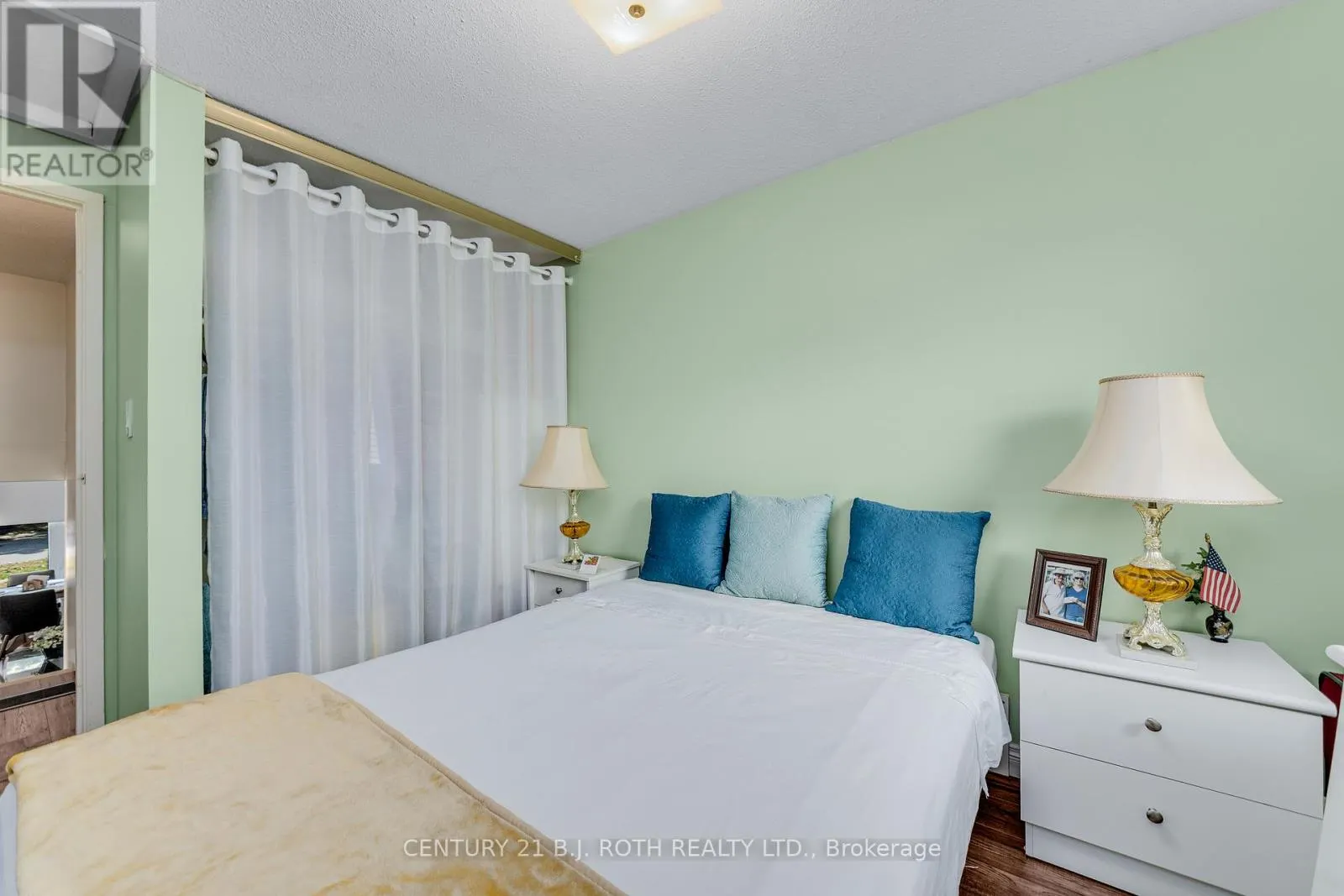 55A CHAUCER CRESCENT