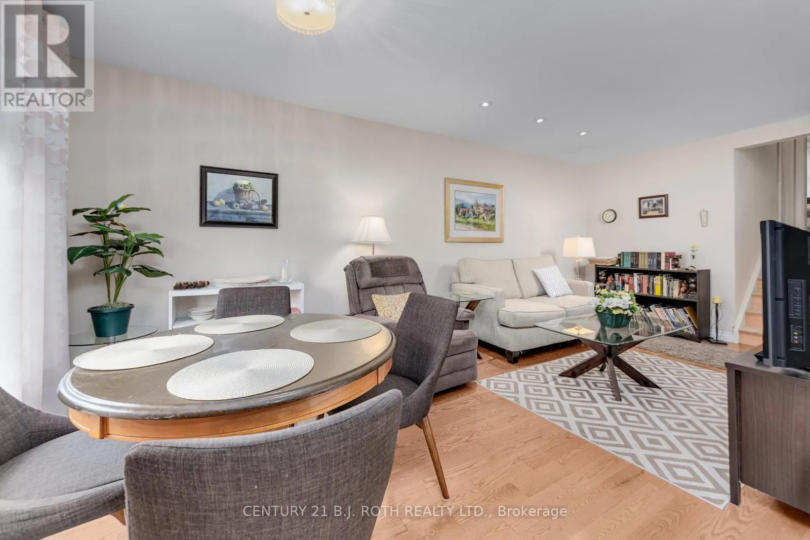 55A CHAUCER CRESCENT