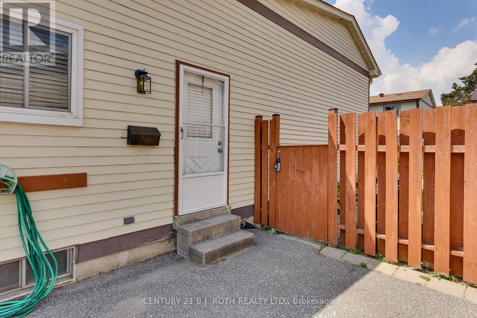 55A CHAUCER CRESCENT