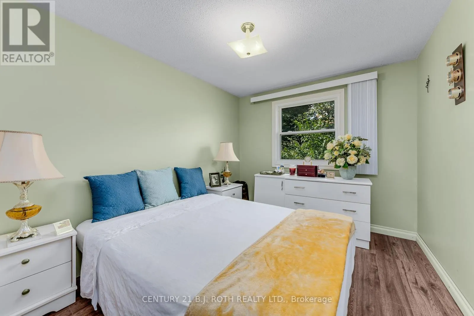 55A CHAUCER CRESCENT
