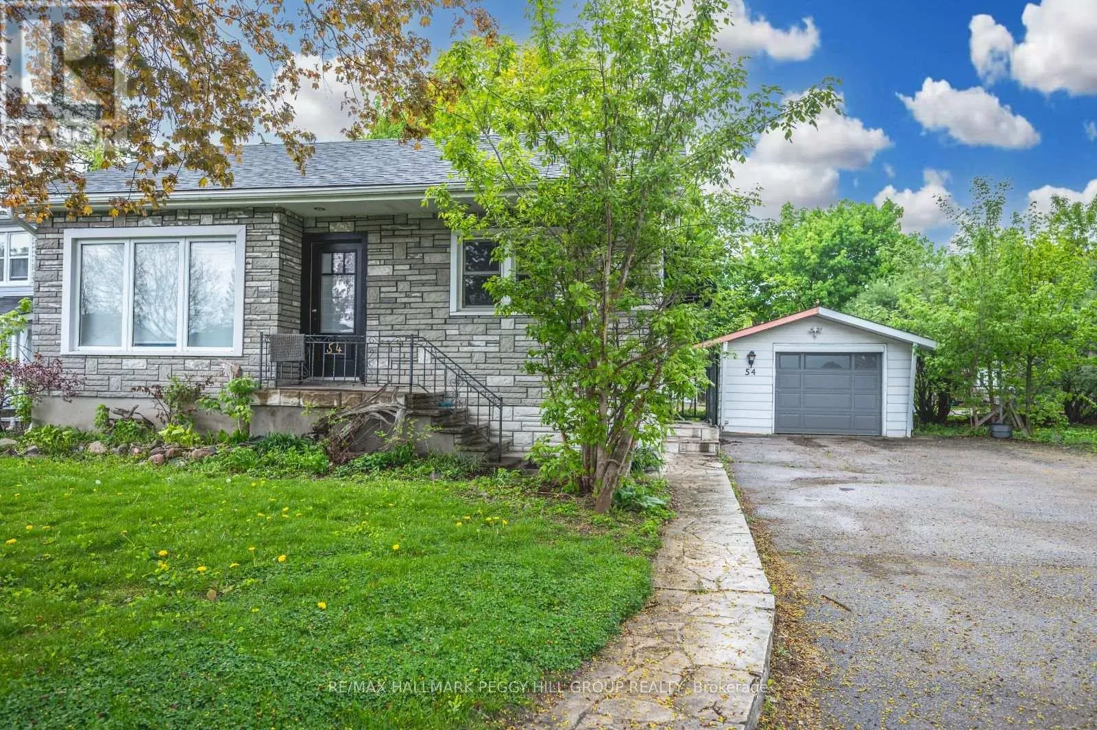LOWER - 54 SOPHIA STREET E