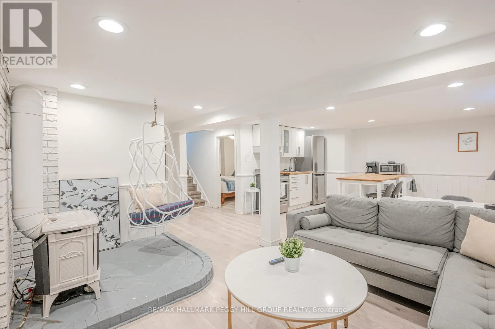LOWER - 54 SOPHIA STREET E