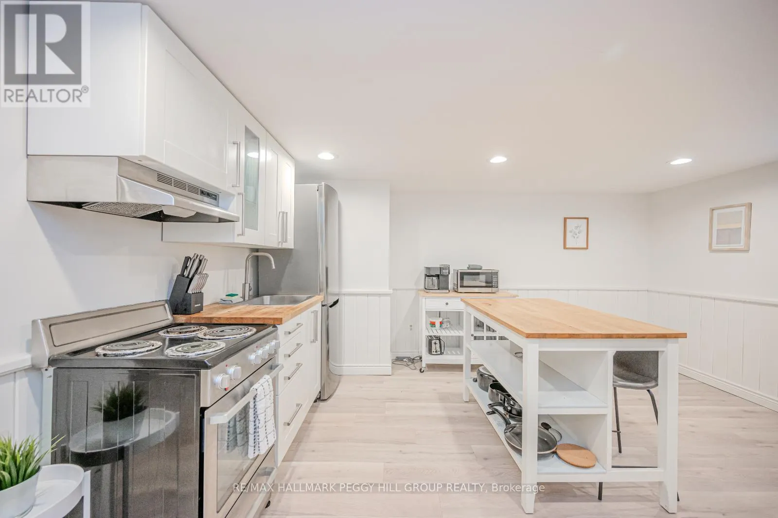 LOWER - 54 SOPHIA STREET E