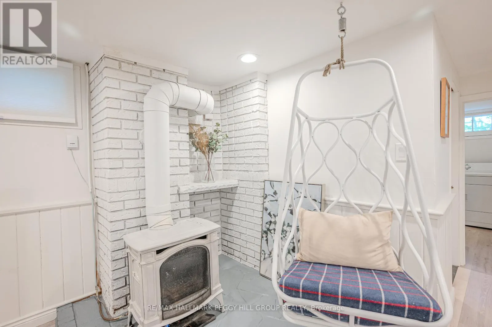 LOWER - 54 SOPHIA STREET E