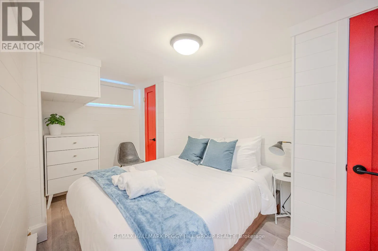 LOWER - 54 SOPHIA STREET E