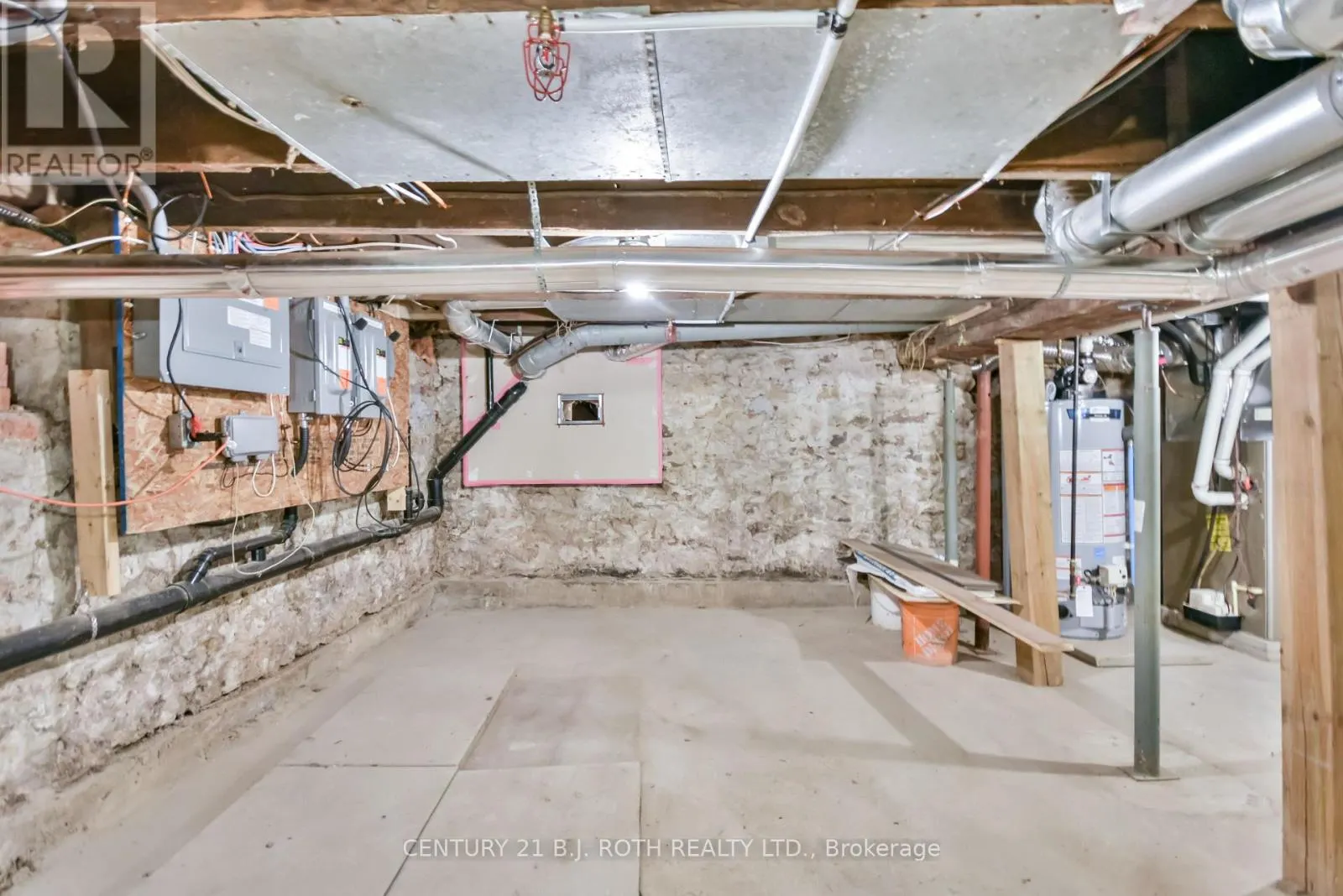 89 ANDREW STREET S
