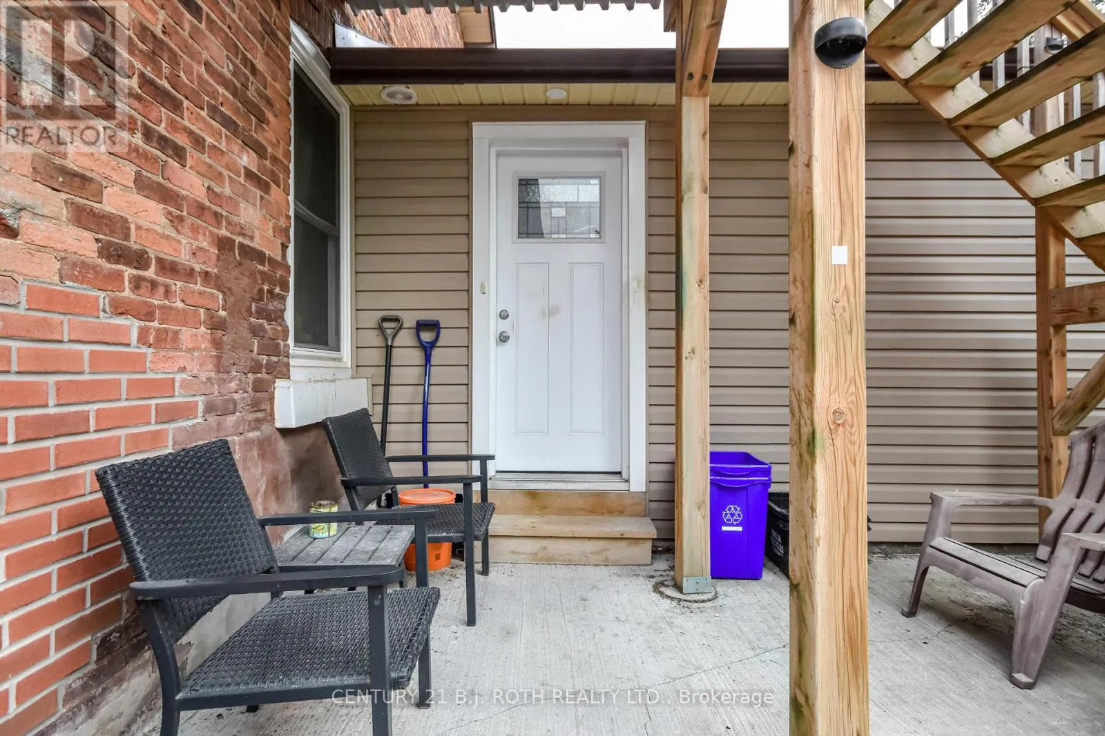 89 ANDREW STREET S