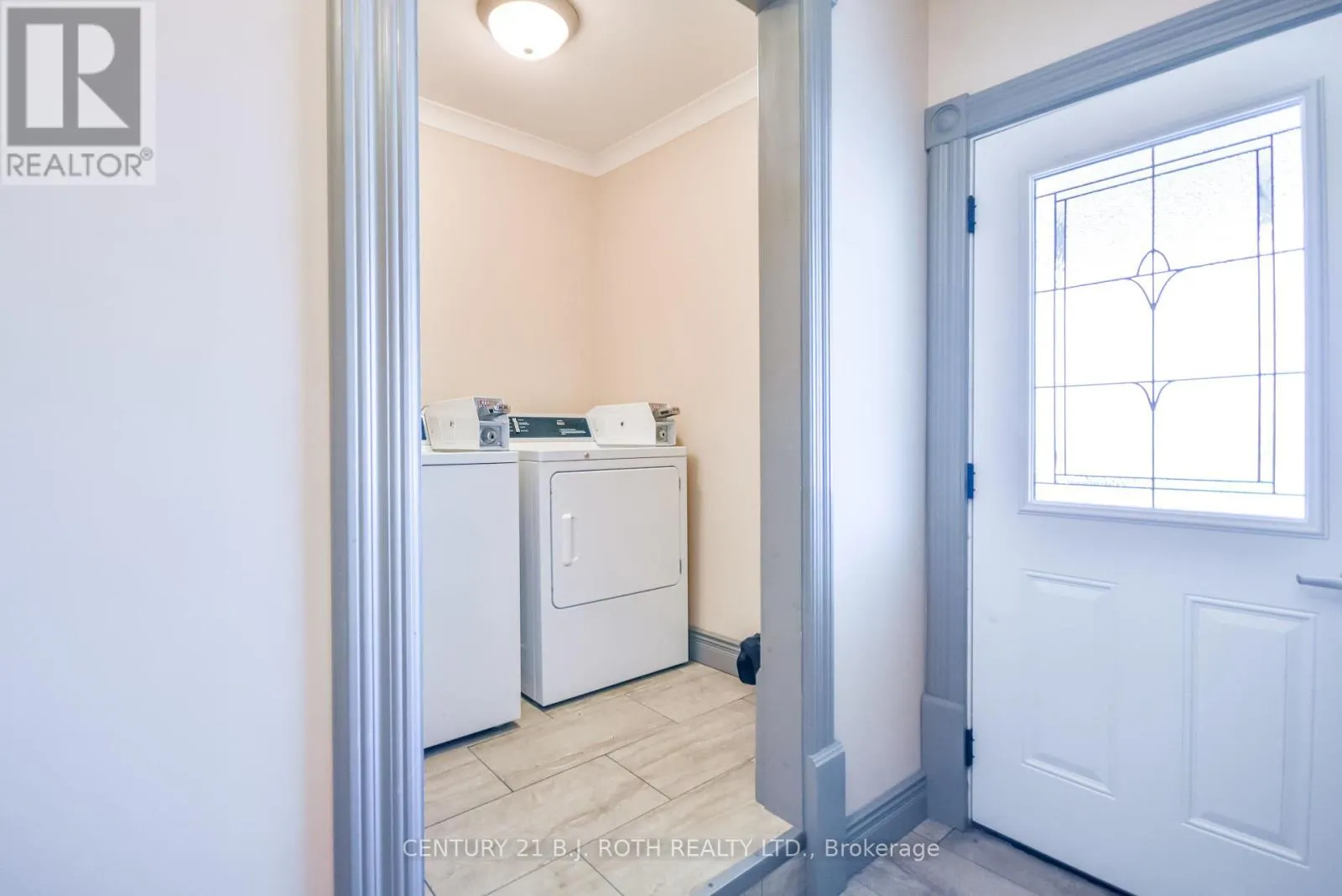 89 ANDREW STREET S