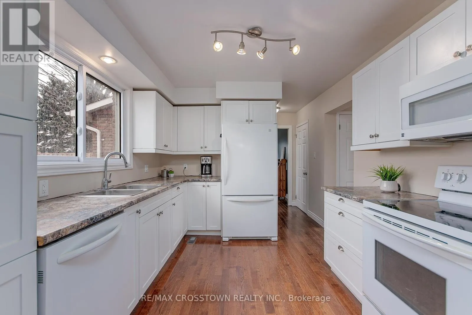 122 MARSHALL STREET S