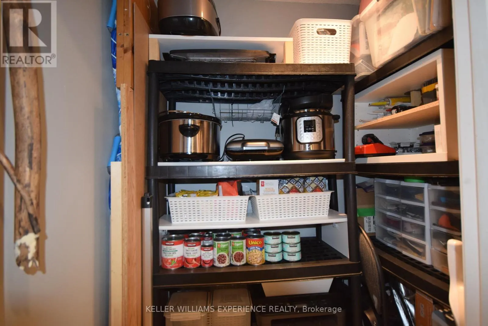 E8 - 167 EDGEHILL DRIVE
