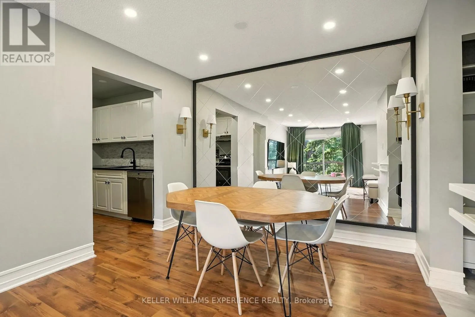 E8 - 167 EDGEHILL DRIVE