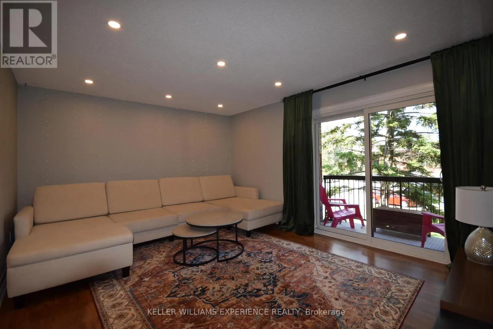 E8 - 167 EDGEHILL DRIVE