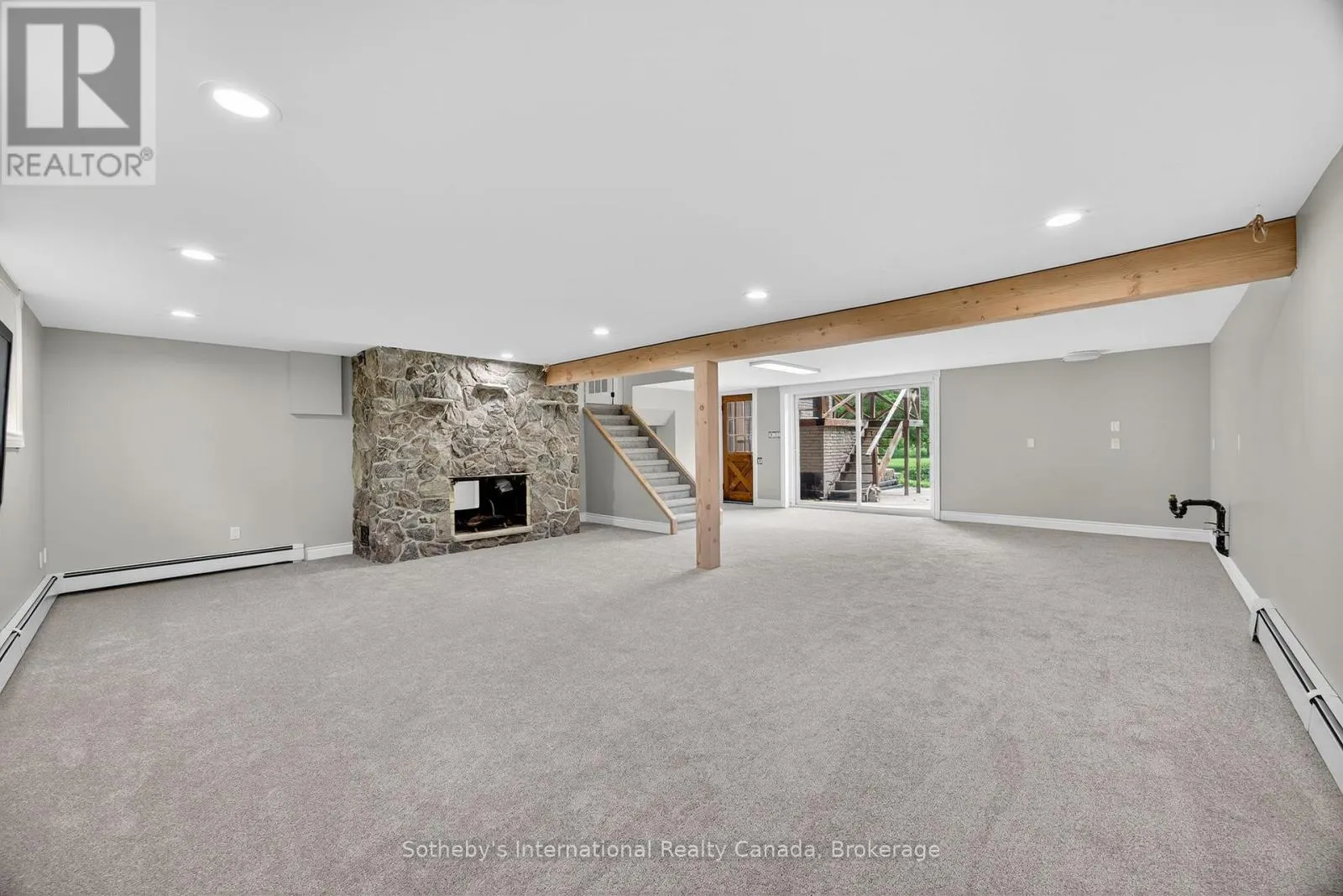 79 CAROLINE STREET W