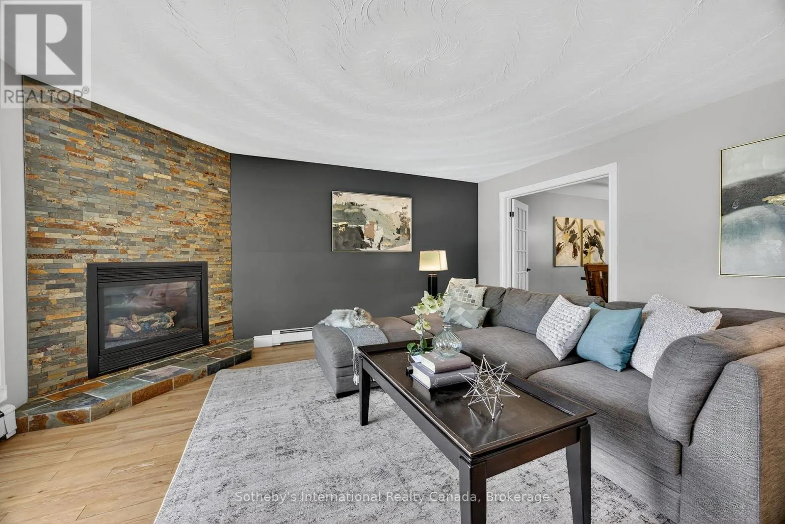 79 CAROLINE STREET W