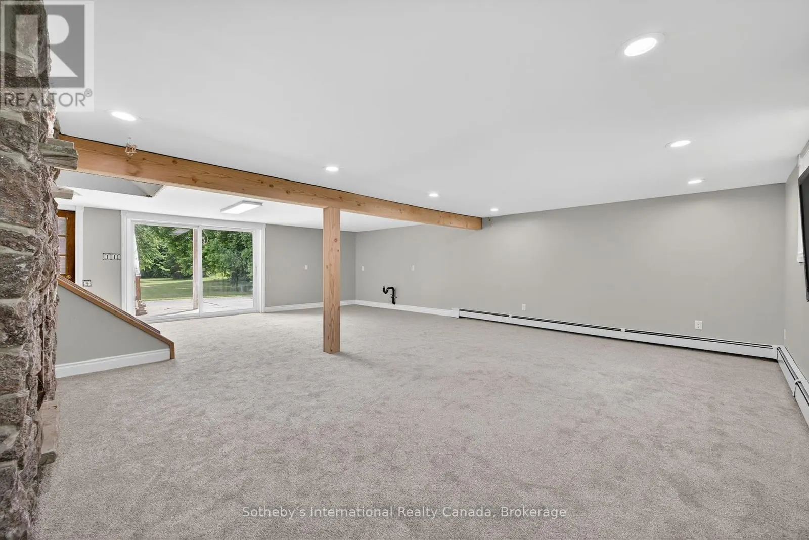 79 CAROLINE STREET W