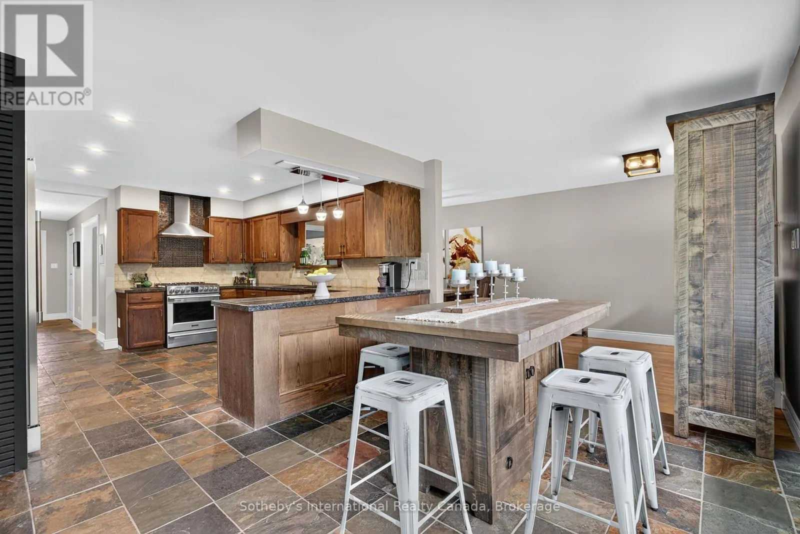 79 CAROLINE STREET W