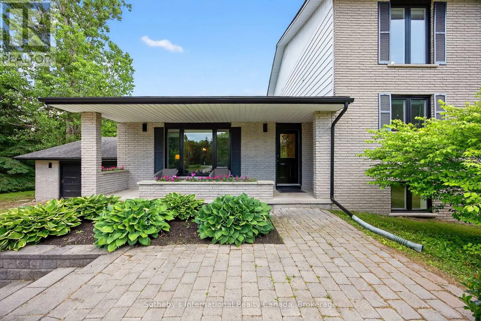 79 CAROLINE STREET W