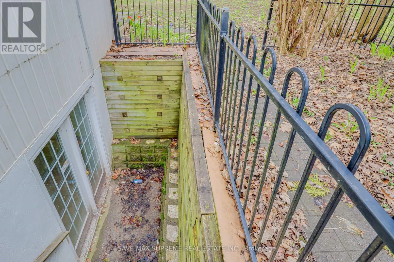 10 CURTISS COURT