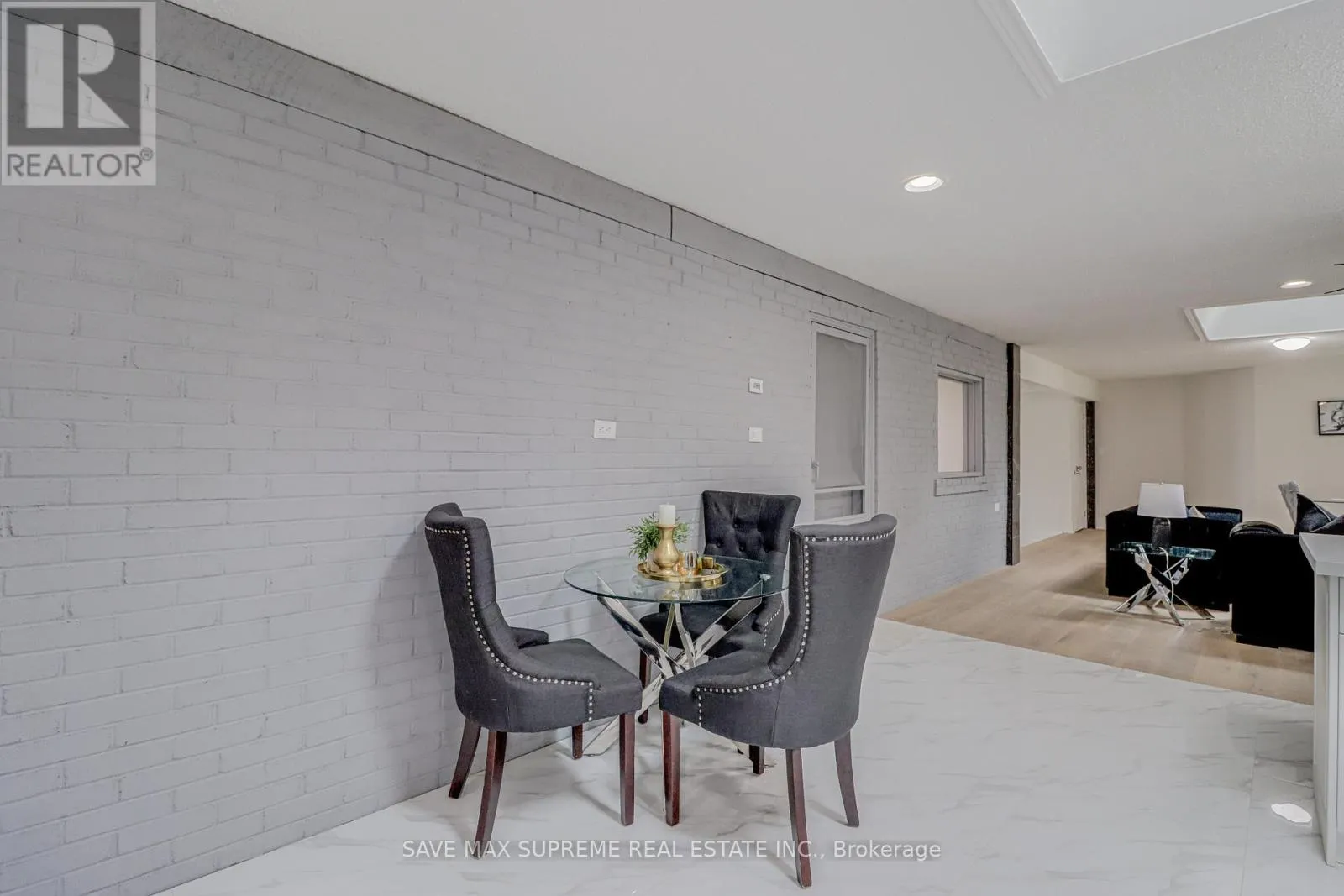 10 CURTISS COURT