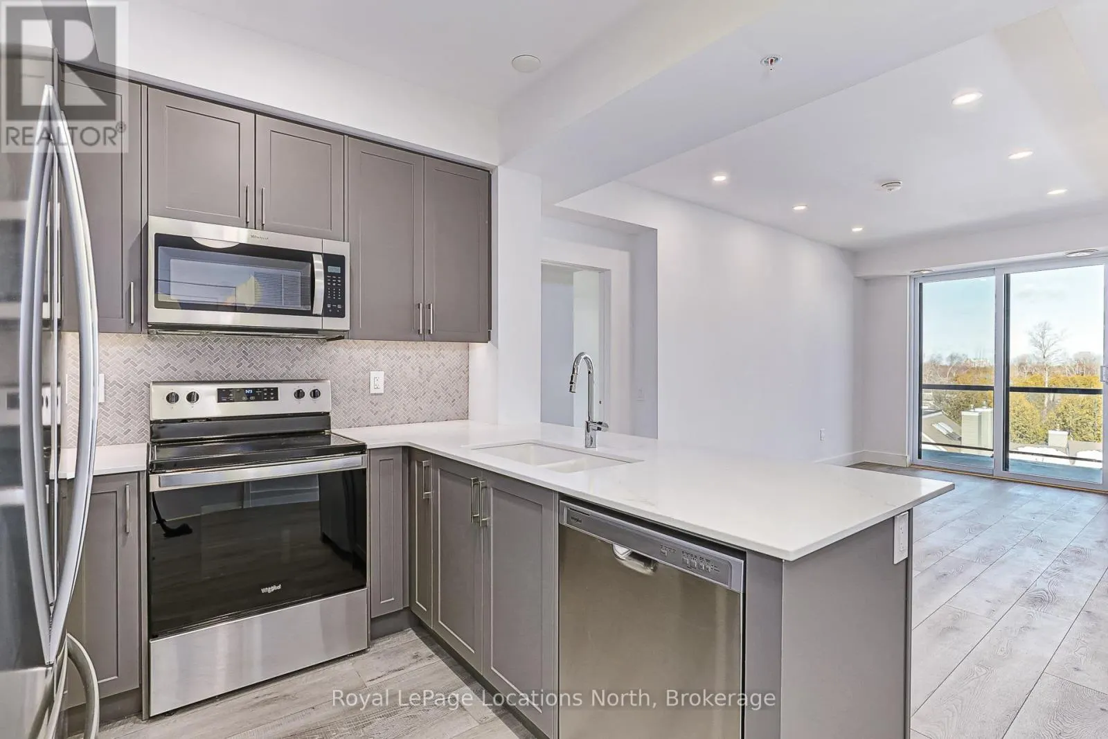422 - 4 KIMBERLY LANE, #422