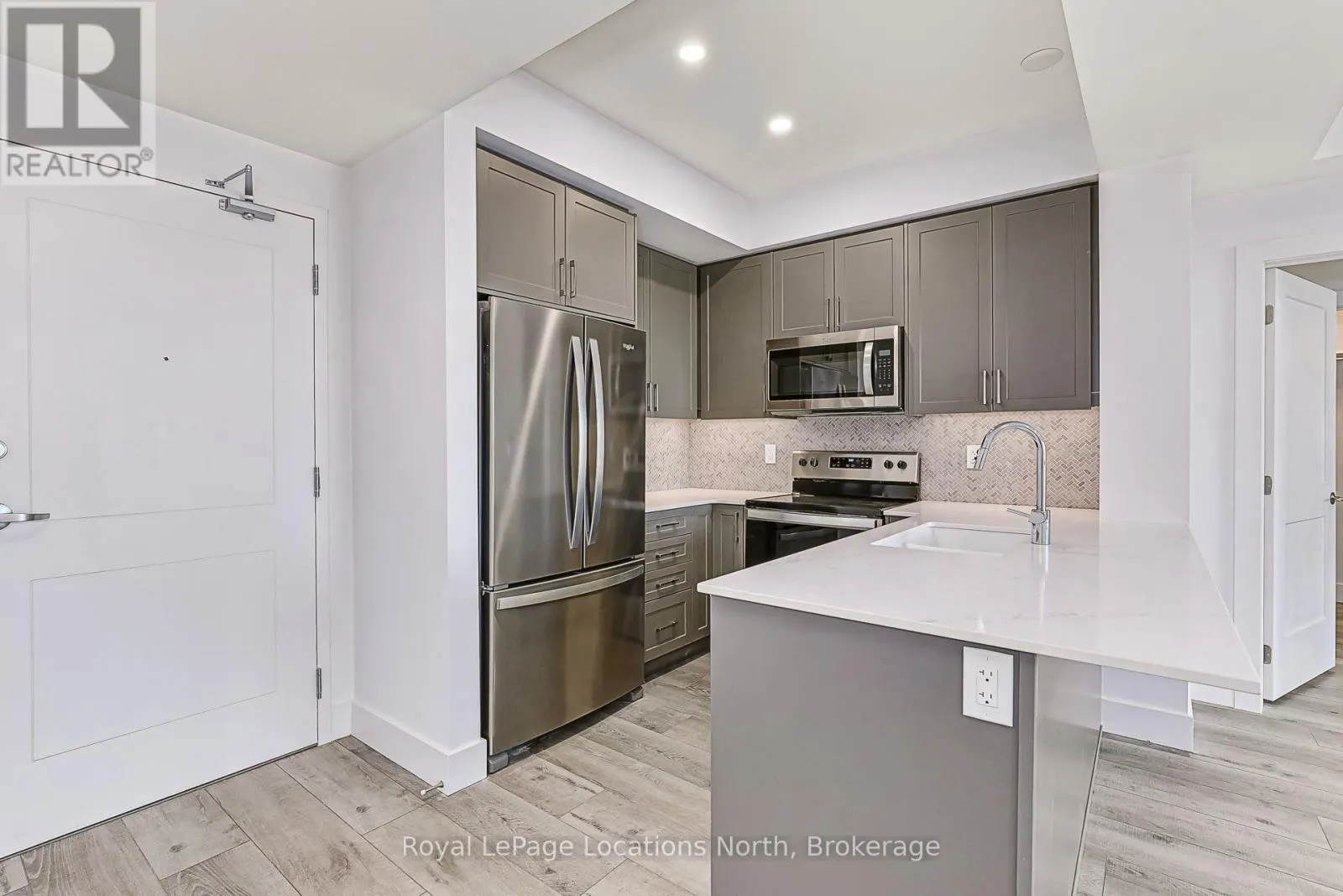 422 - 4 KIMBERLY LANE, #422