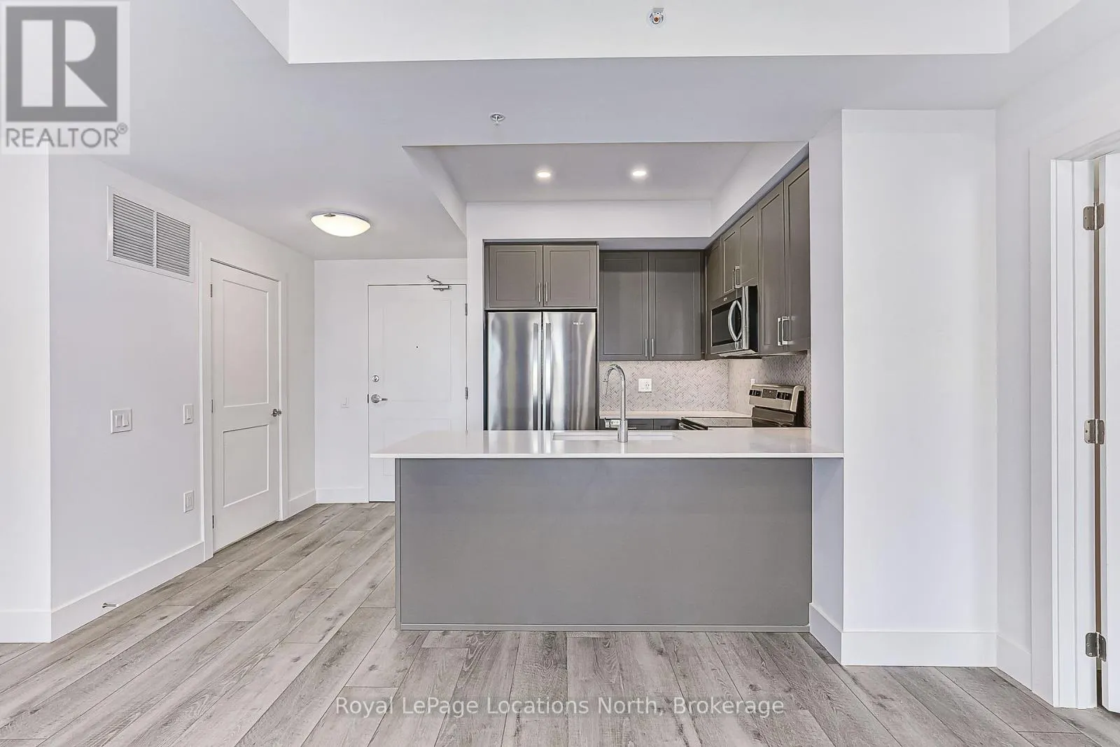 422 - 4 KIMBERLY LANE, #422
