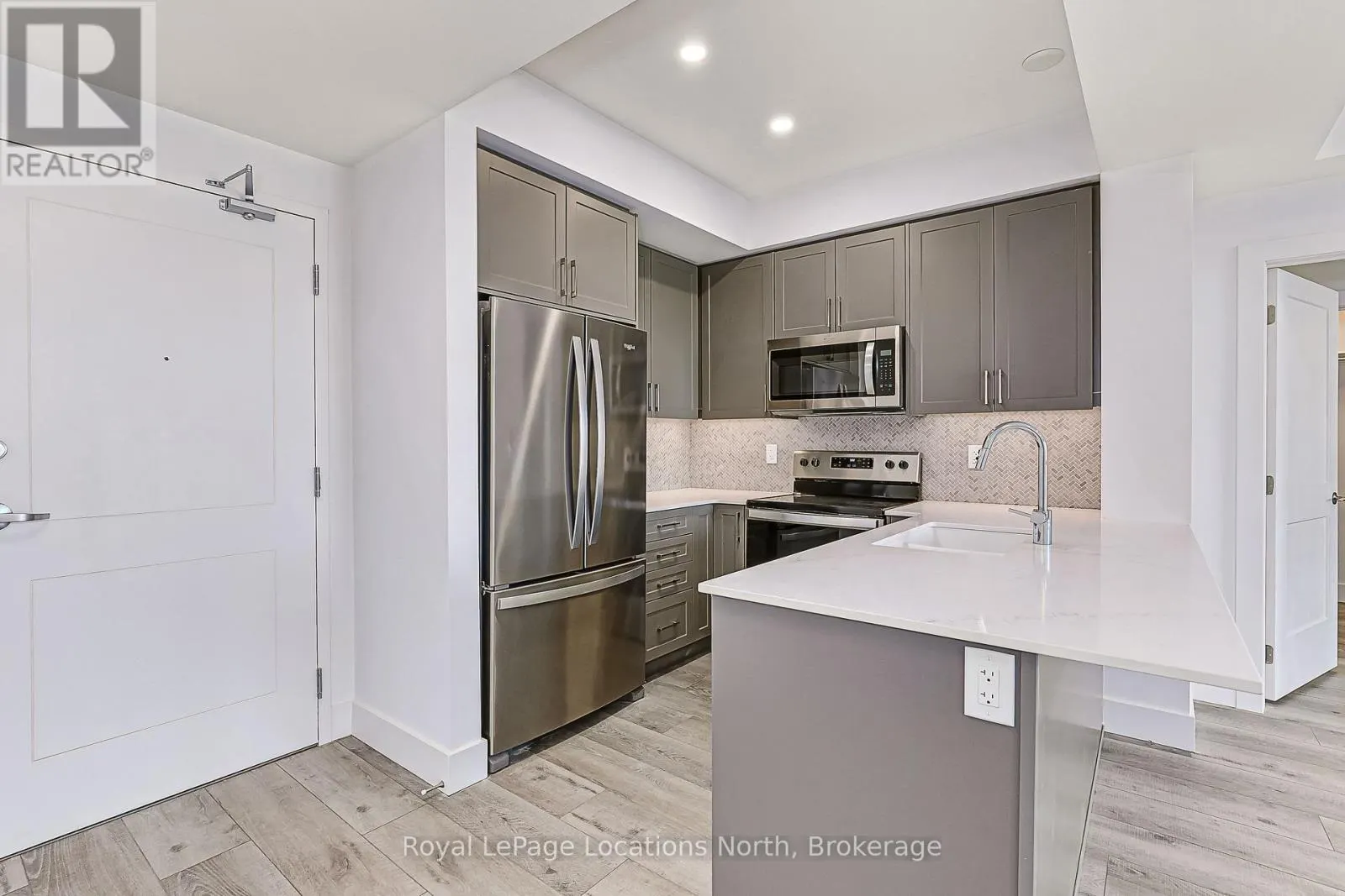 422 - 4 KIMBERLY LANE, #422