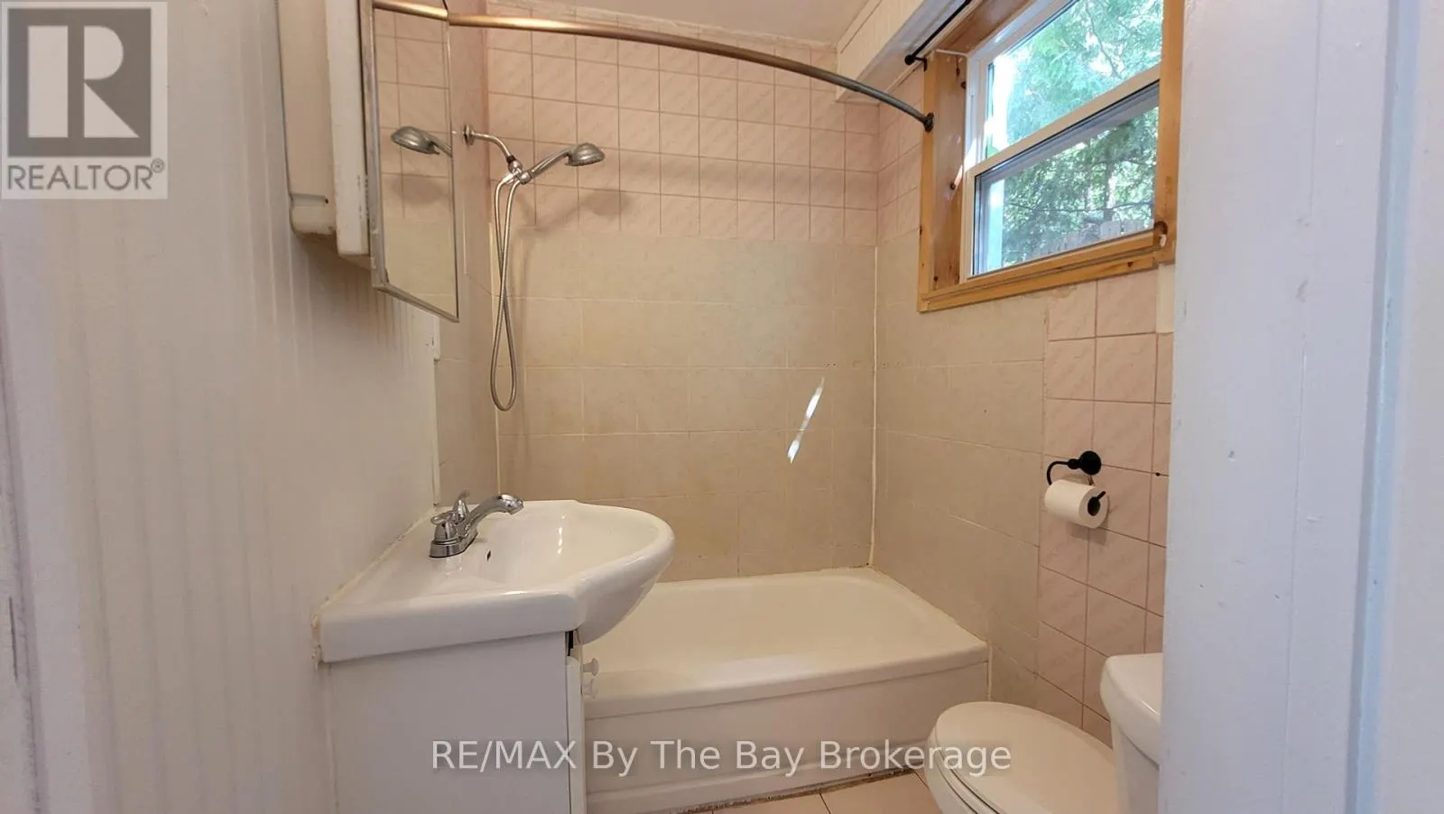 A07 - 280 RIVER ROAD E, #A07
