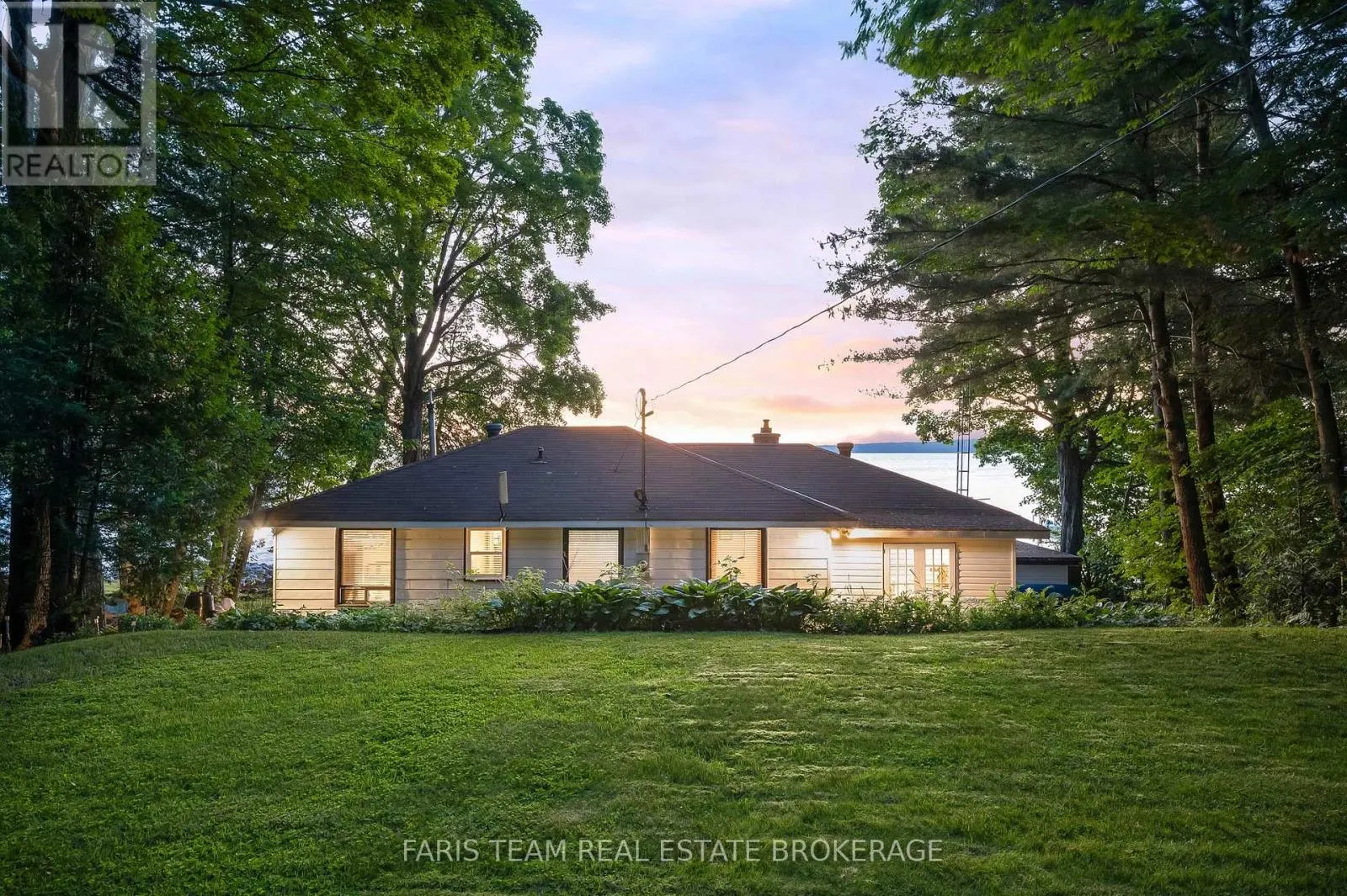 1697 CHAMPLAIN ROAD