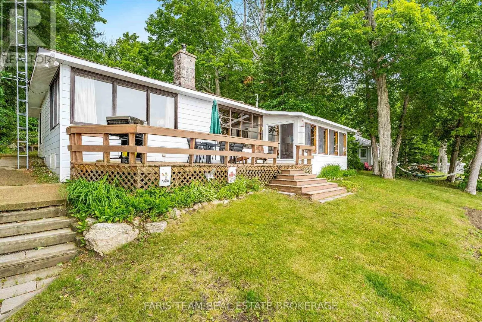 1697 CHAMPLAIN ROAD