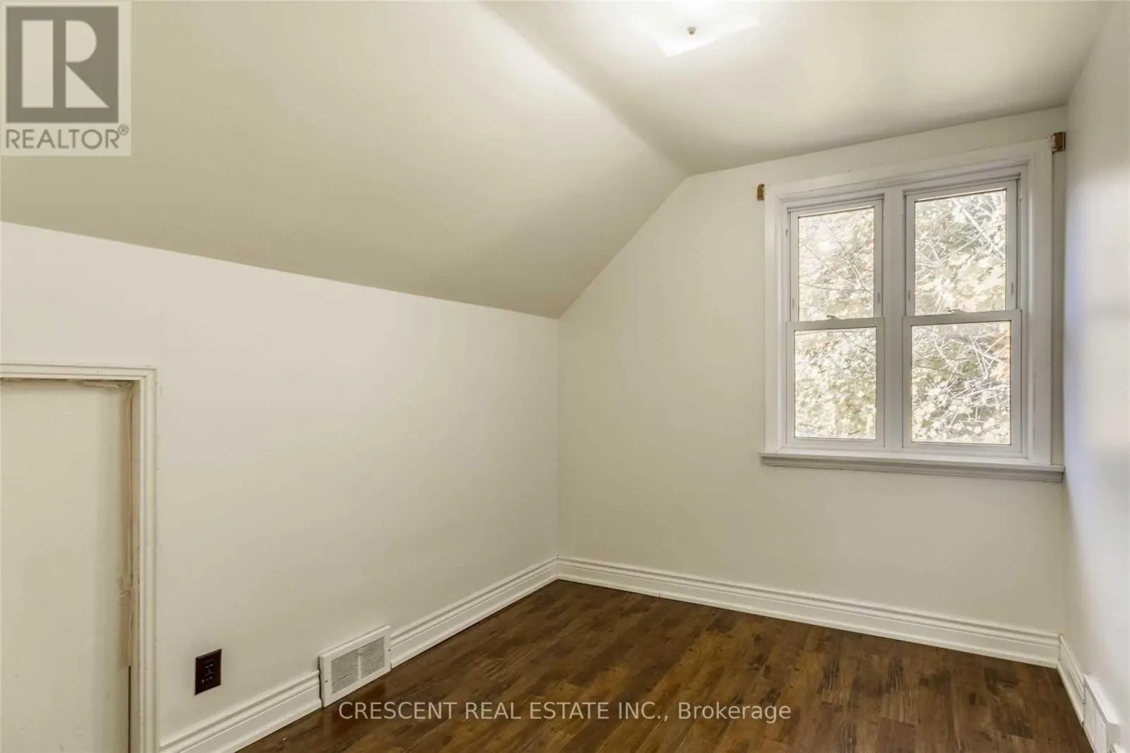 MAIN - 261 BARRIE ROAD