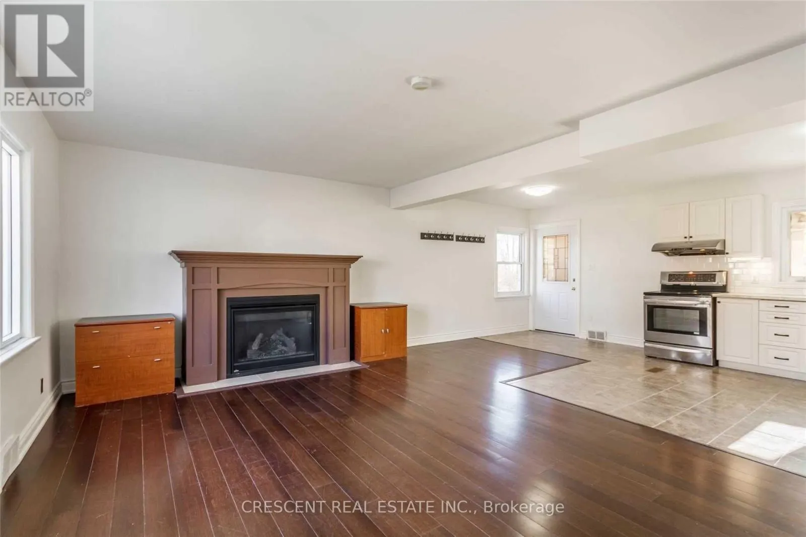 MAIN - 261 BARRIE ROAD