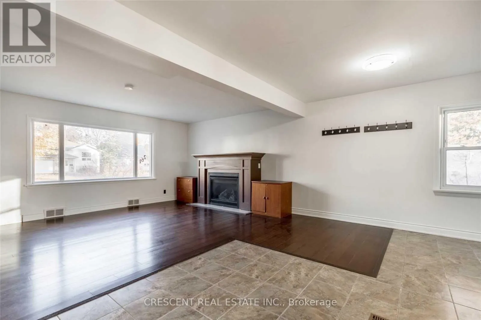MAIN - 261 BARRIE ROAD