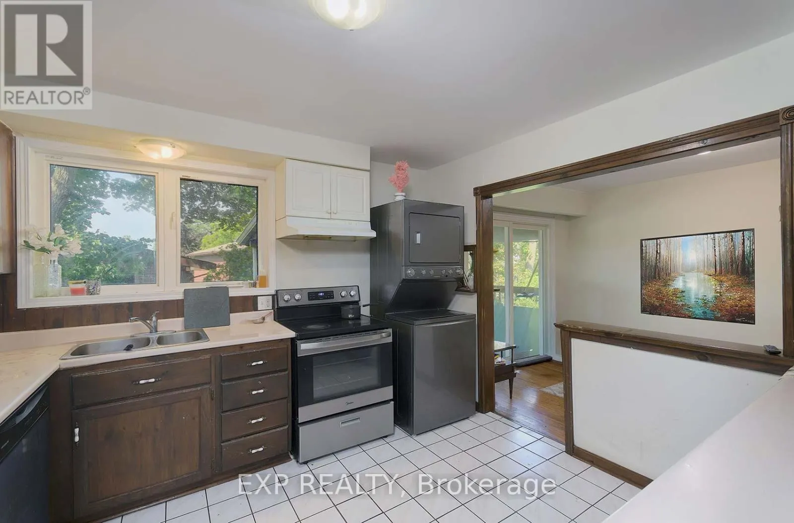 2 ROSLYN ROAD