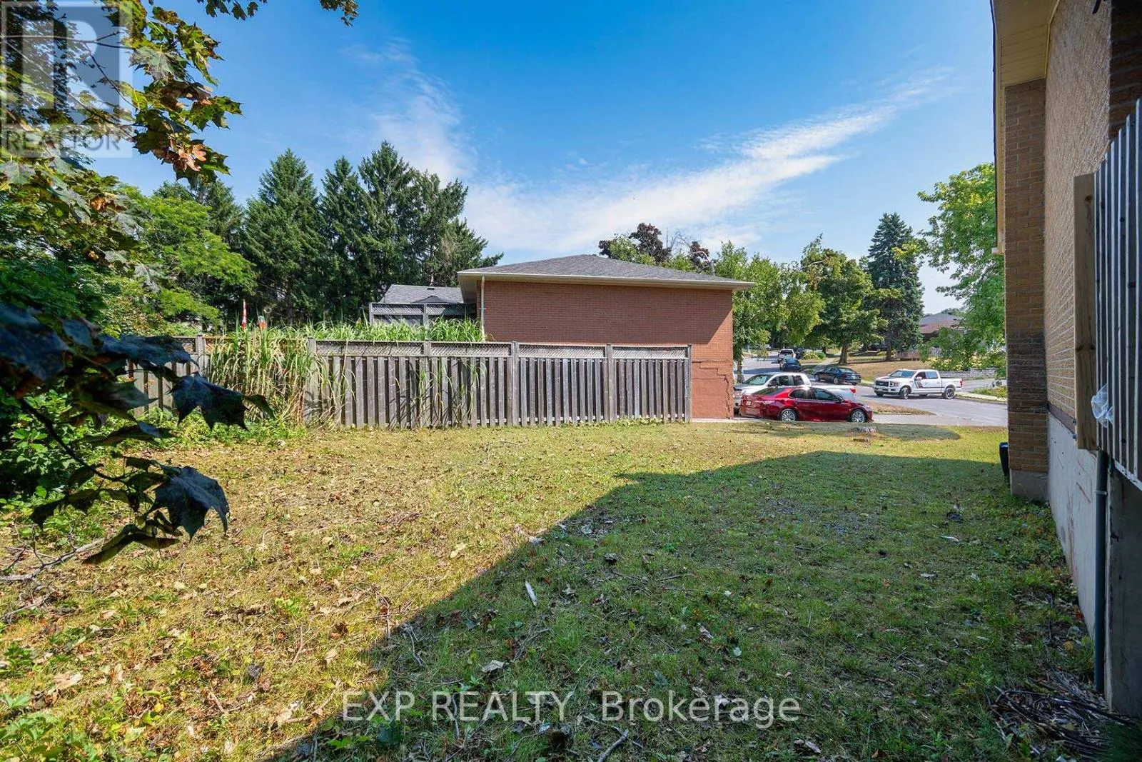 2 ROSLYN ROAD