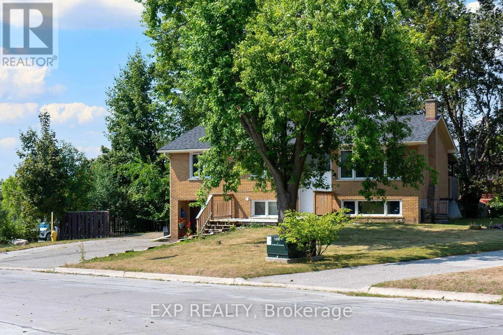 2 ROSLYN ROAD