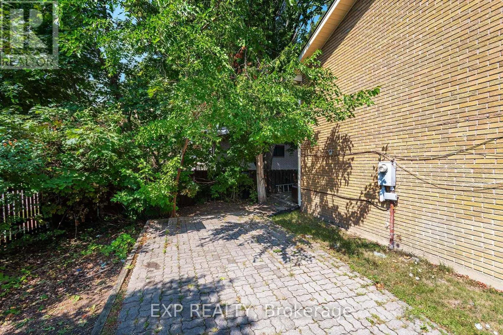 2 ROSLYN ROAD