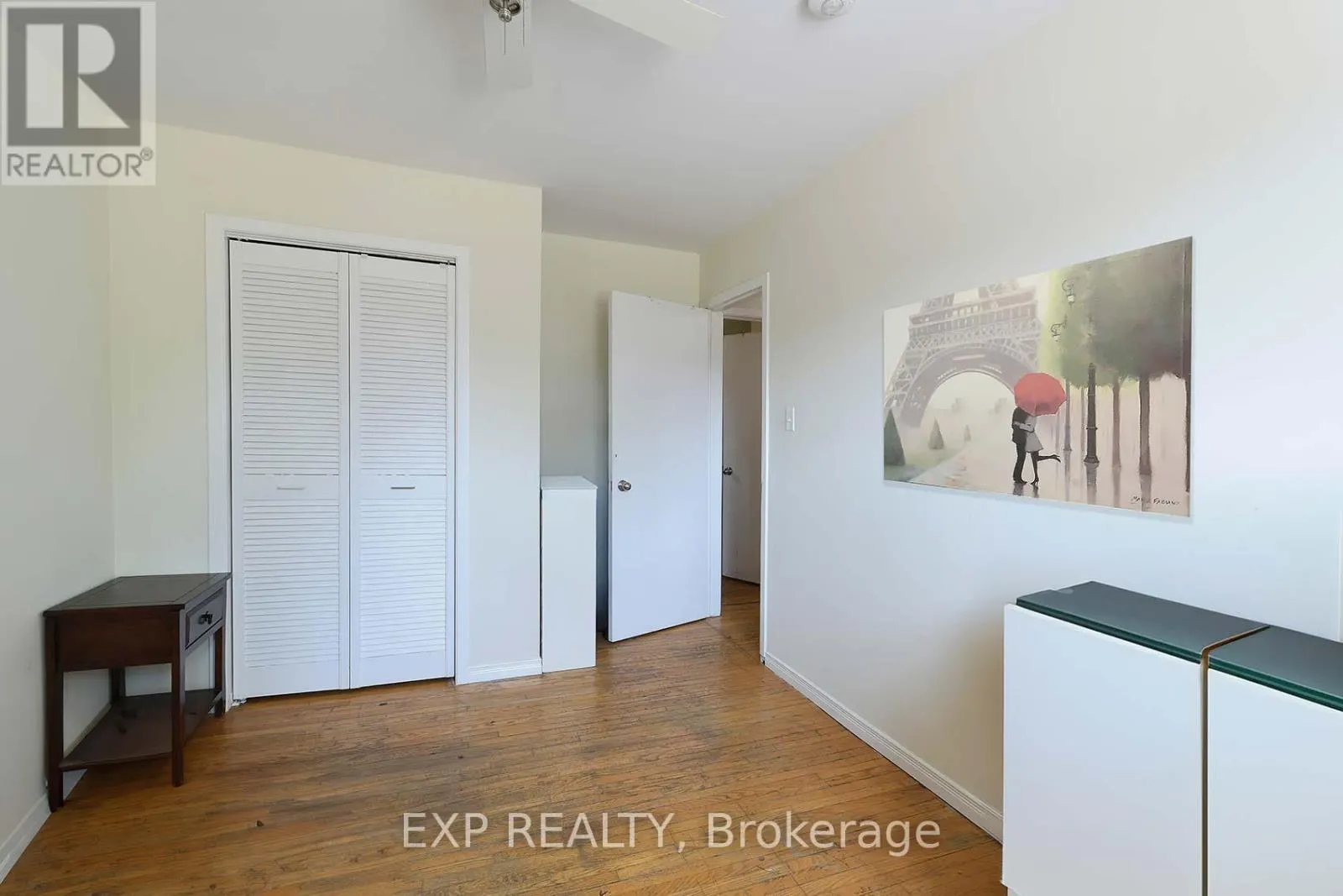 2 ROSLYN ROAD