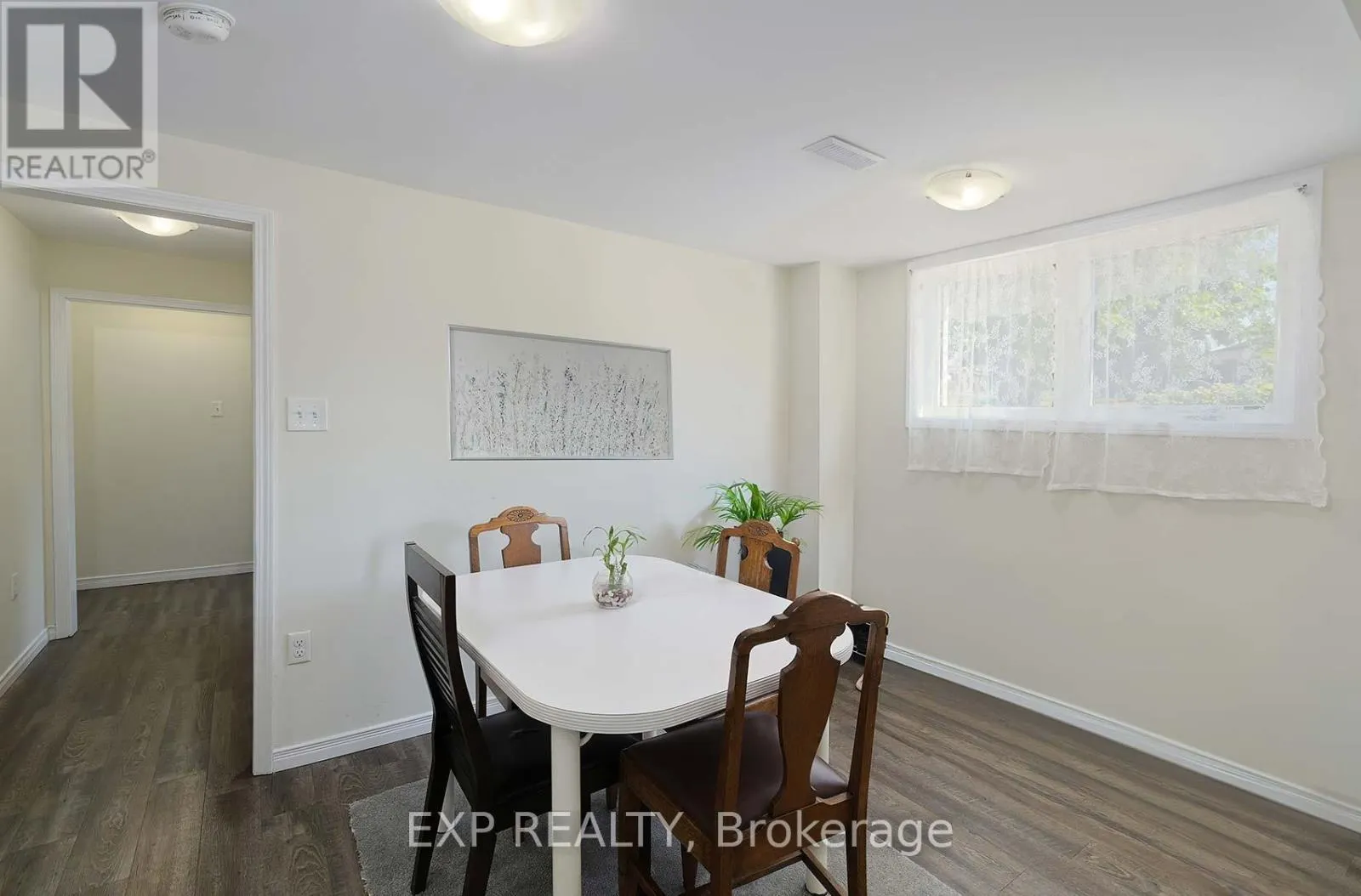 2 ROSLYN ROAD