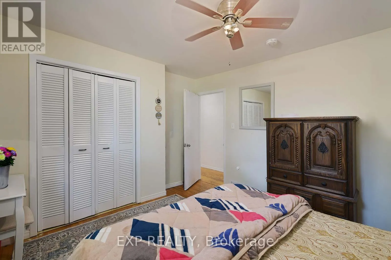 2 ROSLYN ROAD