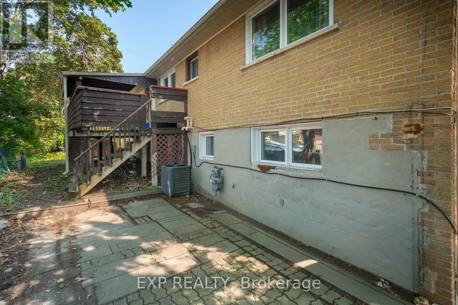 2 ROSLYN ROAD