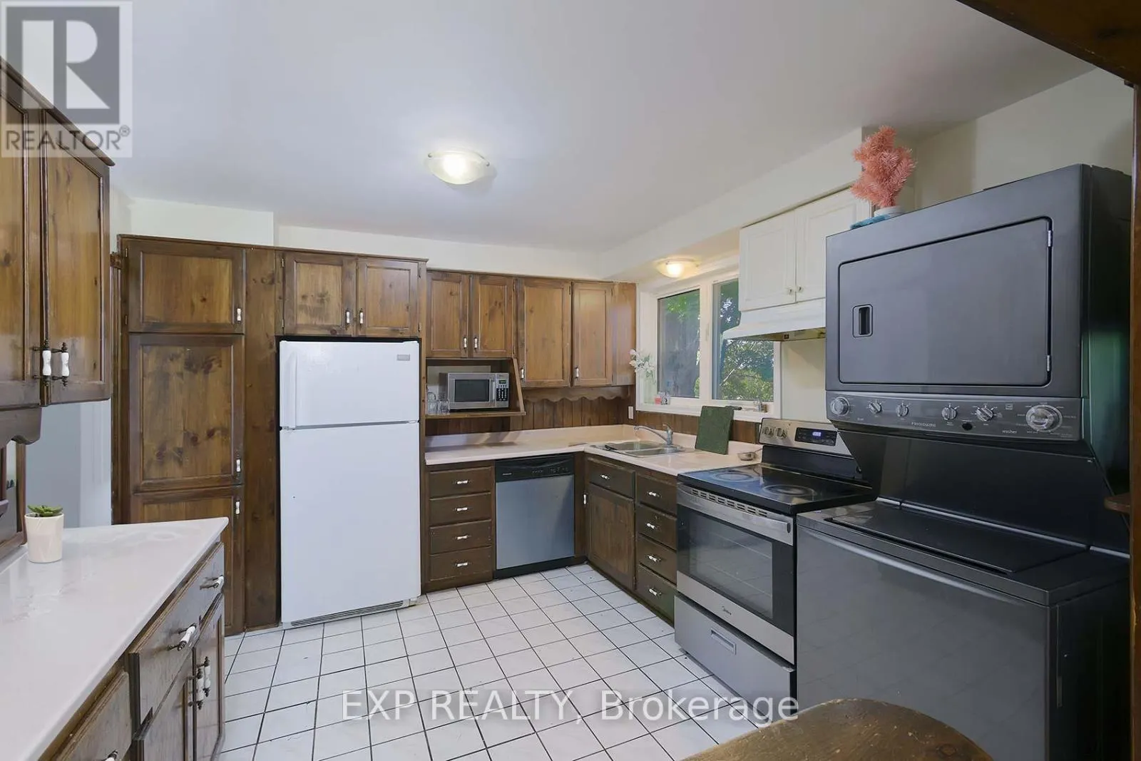 2 ROSLYN ROAD