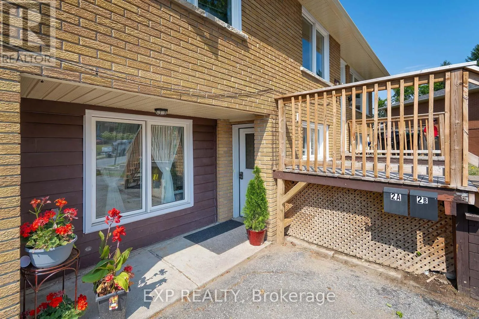 2 ROSLYN ROAD