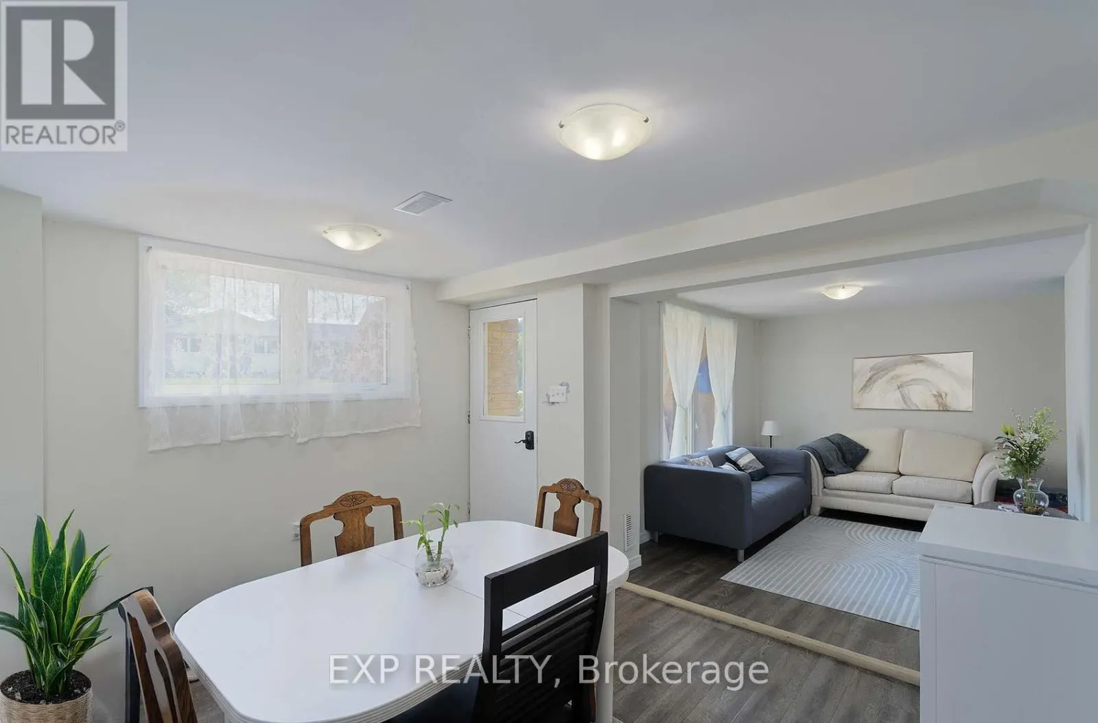 2 ROSLYN ROAD
